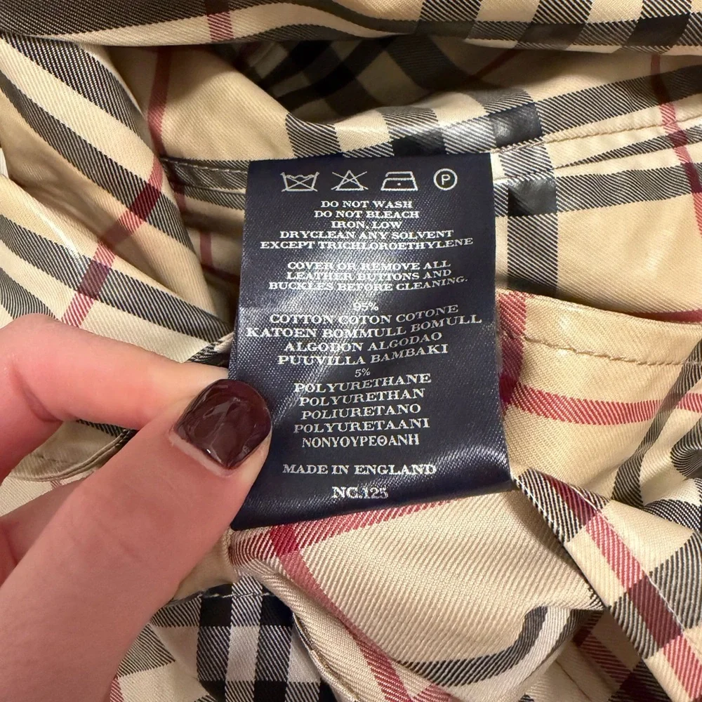 REAL Burberry Raincoat - Picture 3 of 5